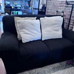 Comfy Loveseat W/ Pillows 