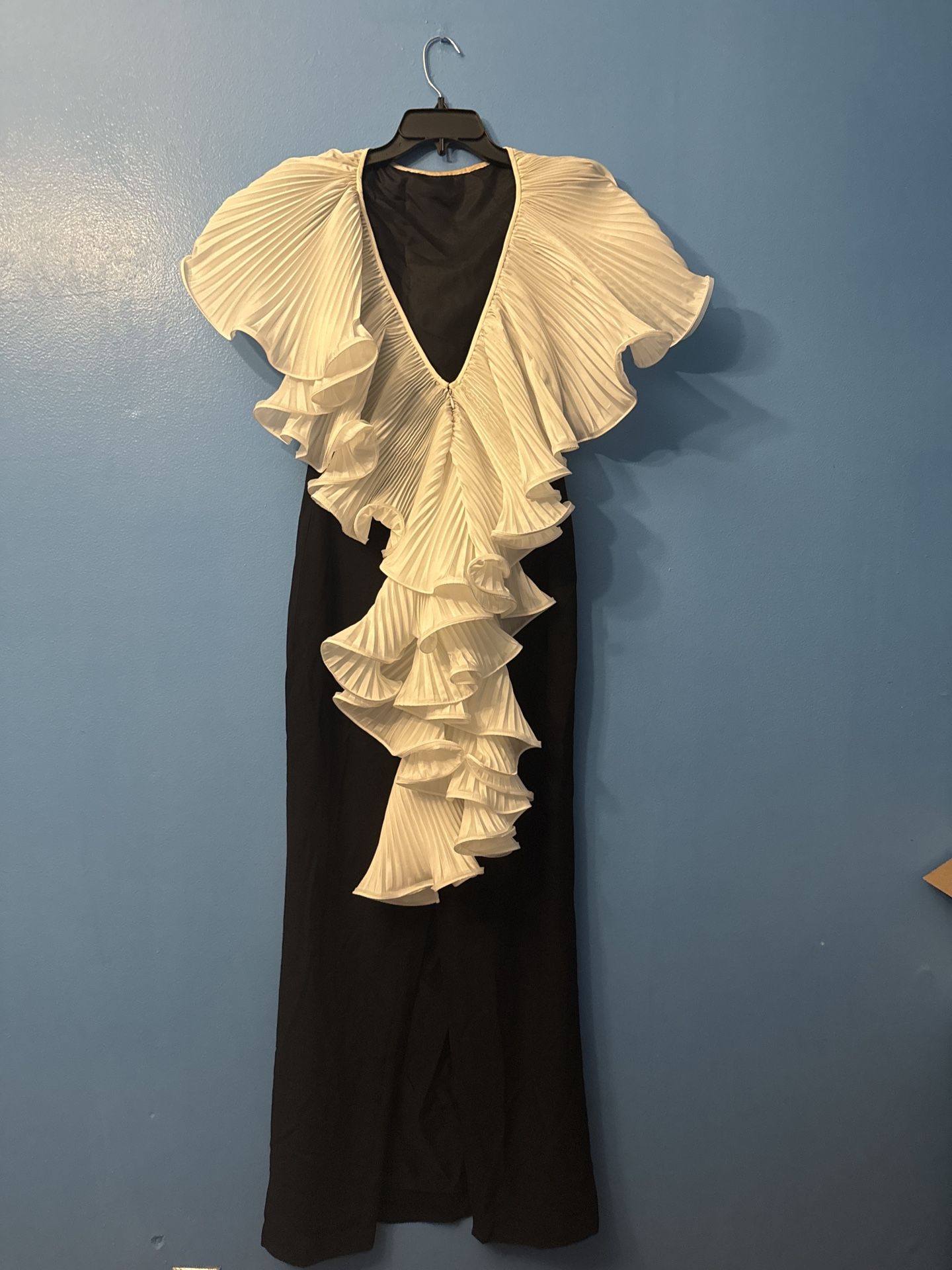 Vintage ILGWU Formal Gown – Black & White Ruffle Dress – Size 10