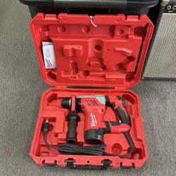Milwaukee 1-1/8” Corded Rotary Hammer Drill LNIB