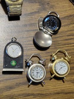 miniature clocks selling For parts.