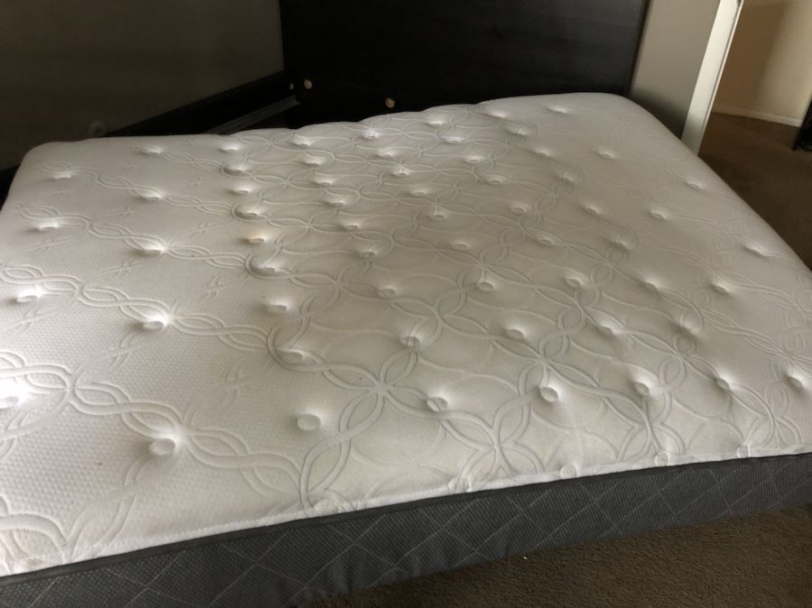 Sealy Posturepedic Dunsley Cushion Firm mattress. Very good condition