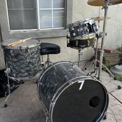 7 Drums 4 Piece Set 