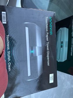 Touchless paper towel dispenser