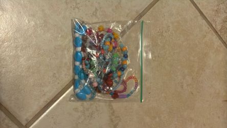 (5) Homemade Neck Bracelets
