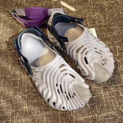 Crocs white Good price on I G k i c k s g a t e for Sale in