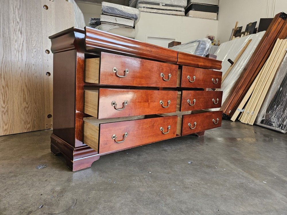 Dresser