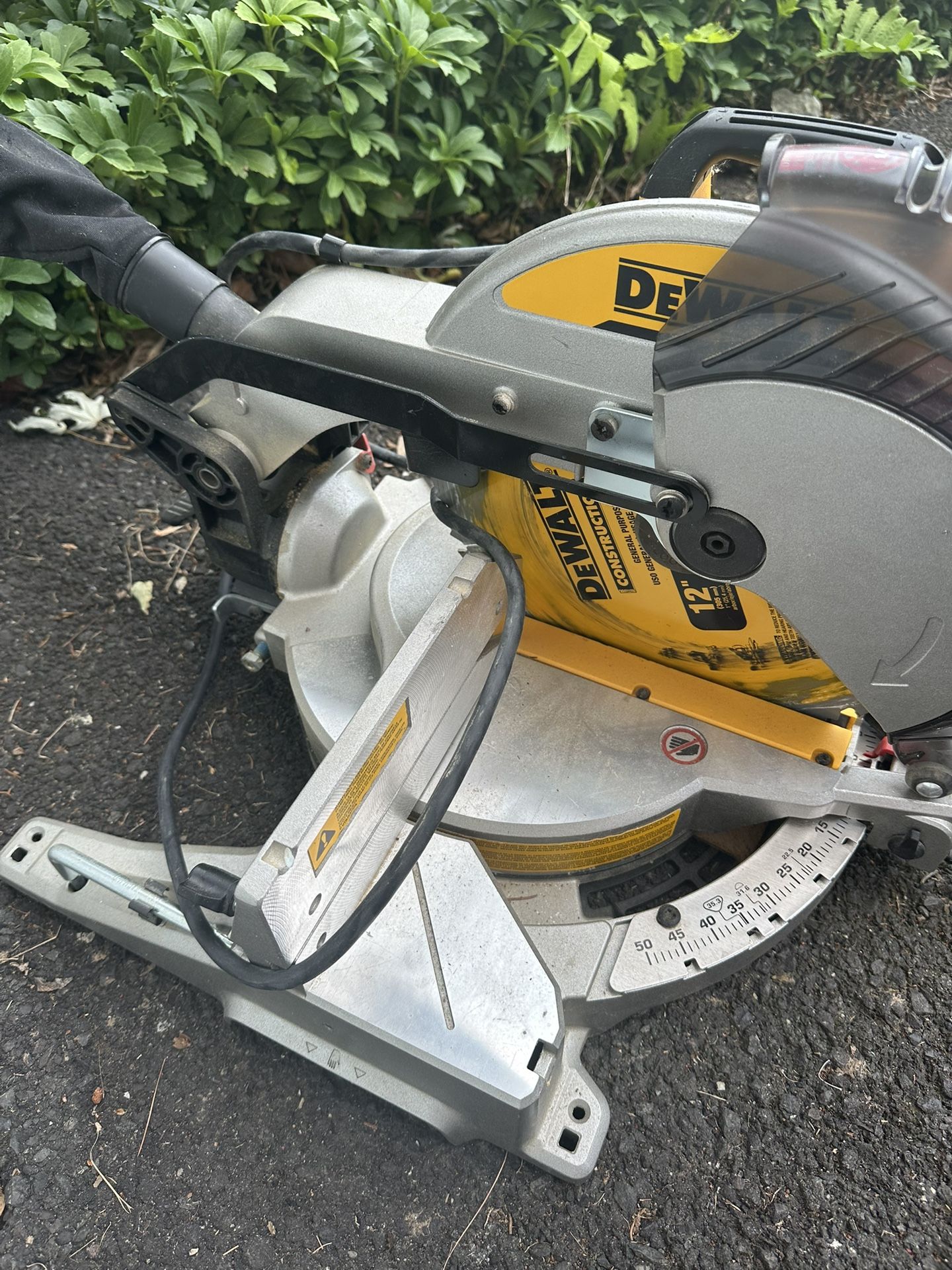 DeWALT Compound Miter Saw 12”