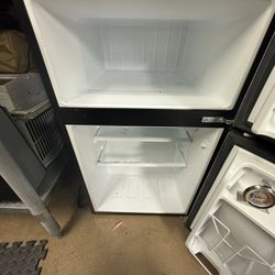 Compact Refrigerator 
