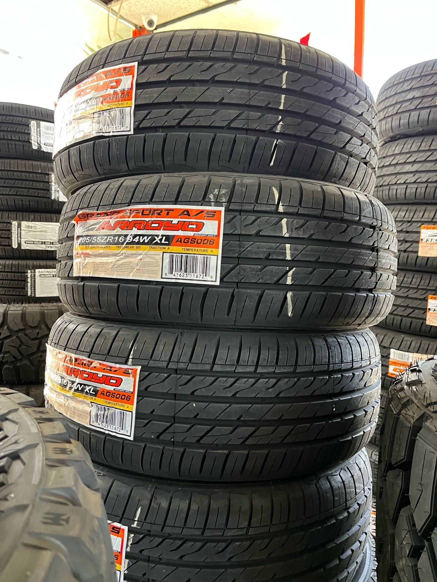 ‼️📲205/55/16 vendo set de llantas nuevas Arroyo