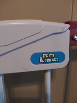 Fritz and friends store pet gate