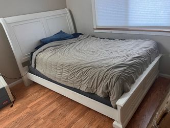 Full size Wood Bed frame and box spring