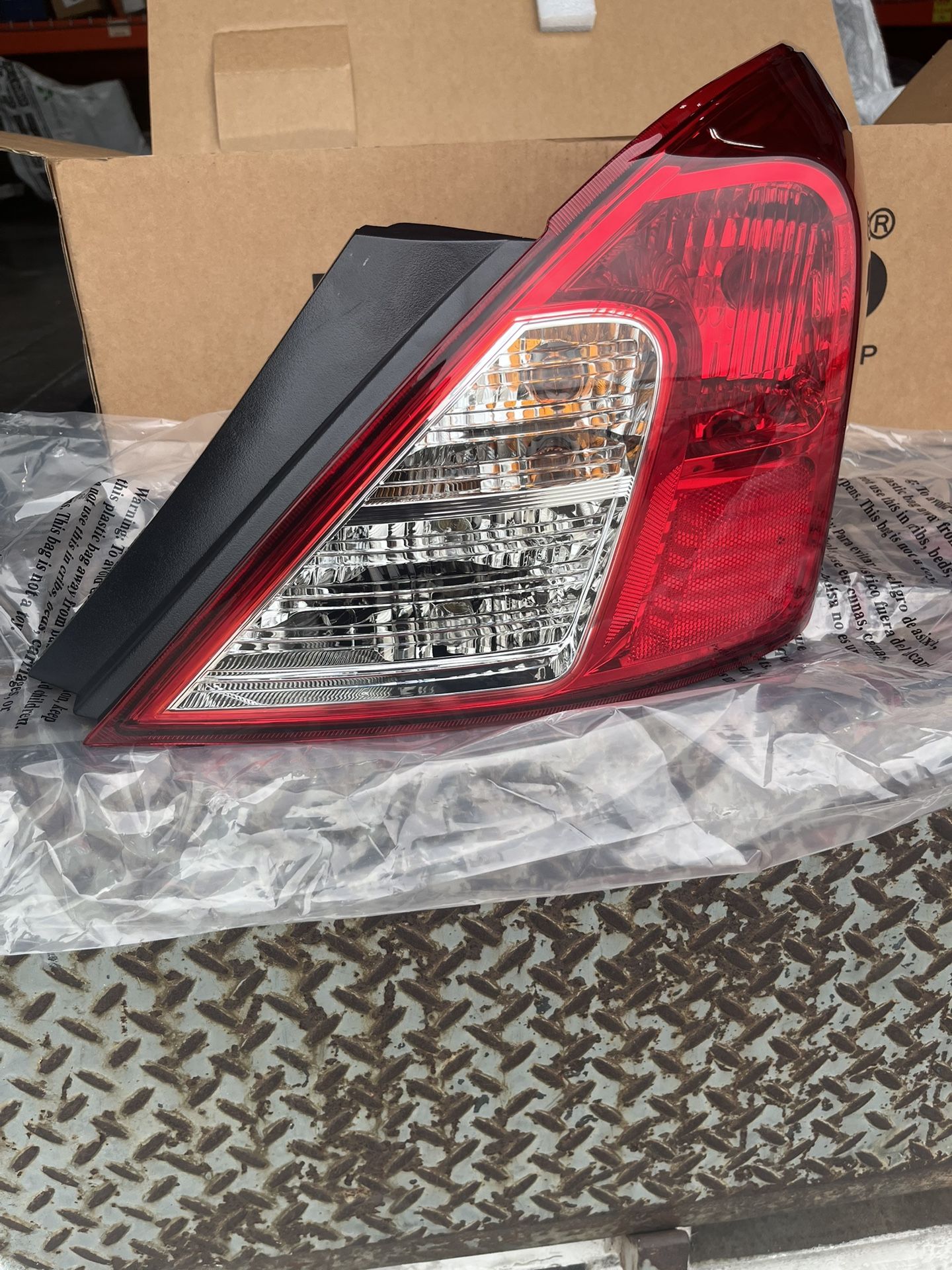 12-19 Nissan Versa Tail Light
