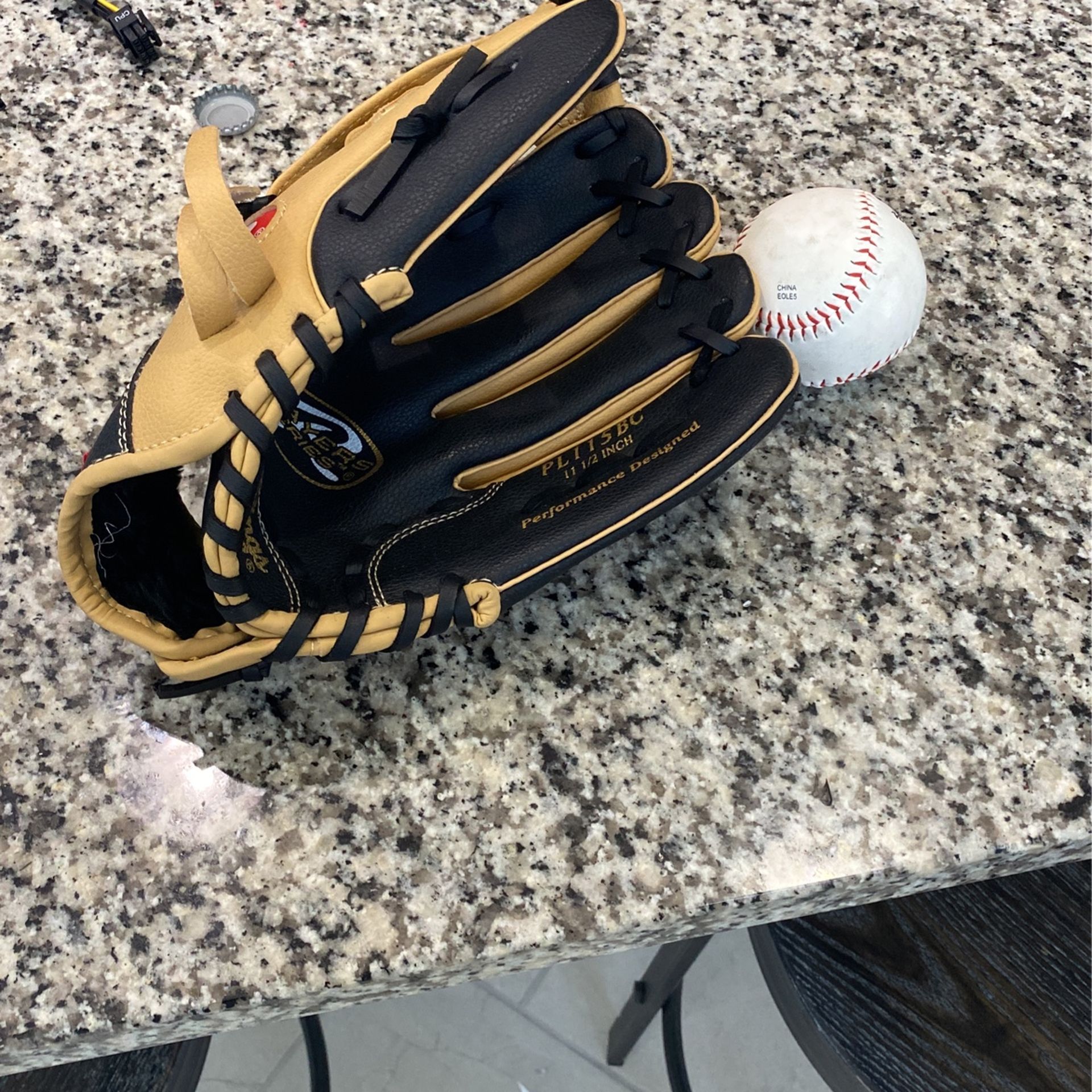 Rawlings basebal glove