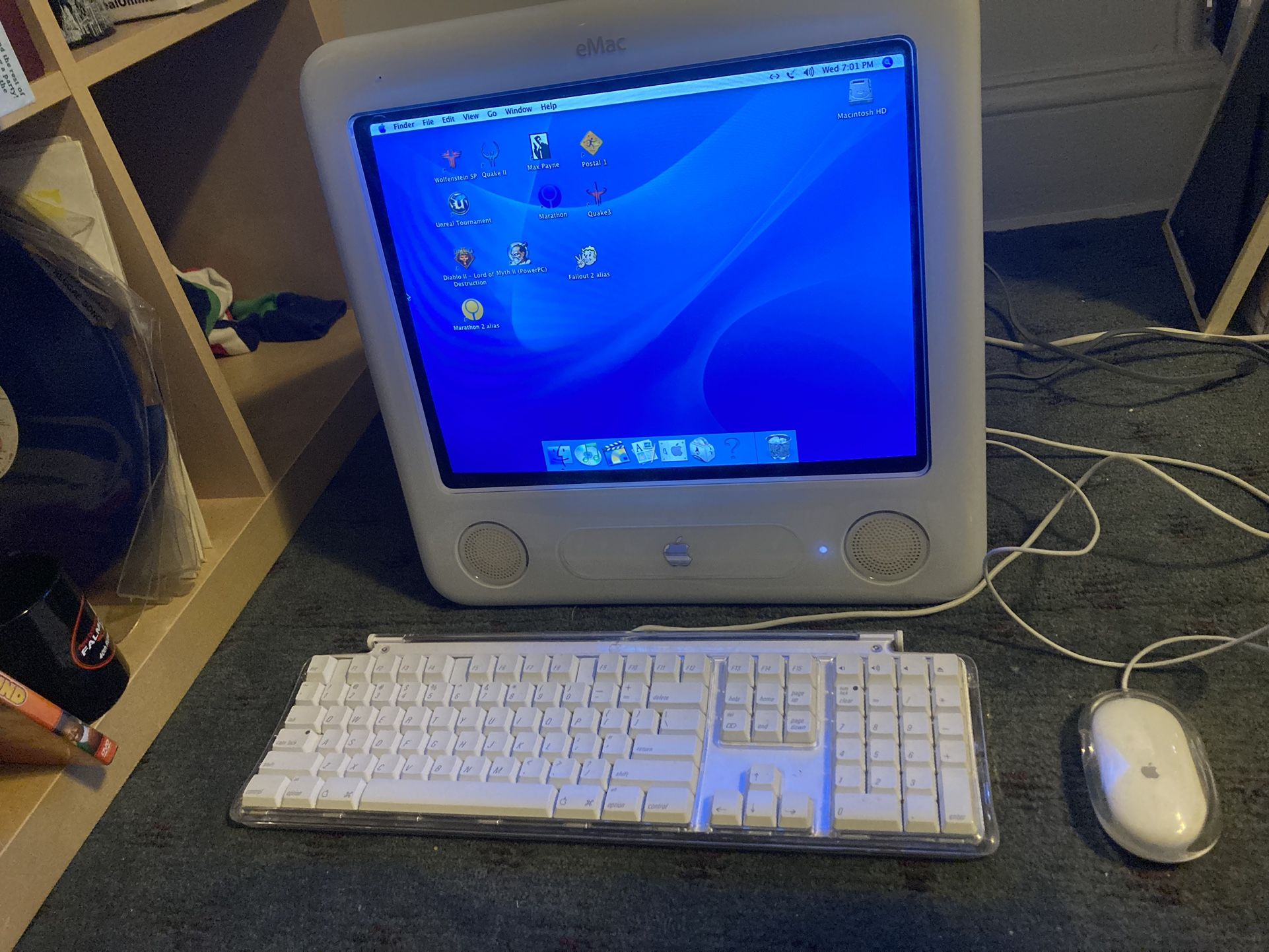 Vintage ALL IN ONE apple emac G4 mac 1.0ghz power pc 1gb ram 40gb HDD 16” CRT pro mouse/keyboard
