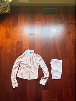 Lululemon pink cropped set size 8