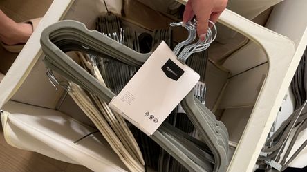 Amazon Basics Velvet Hangers