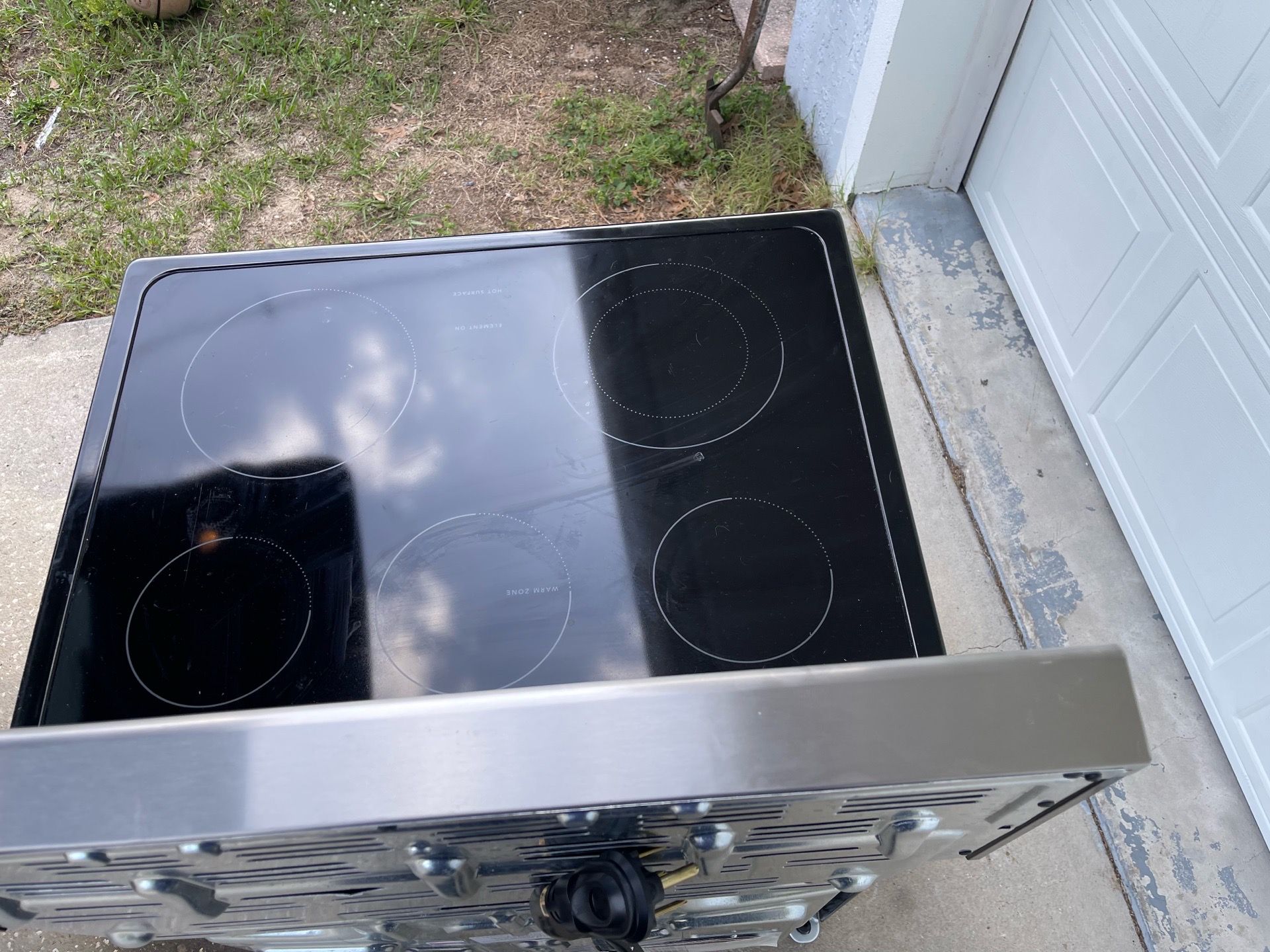 Frigidaire Electric Glass Top Stove – Clean, Works Great