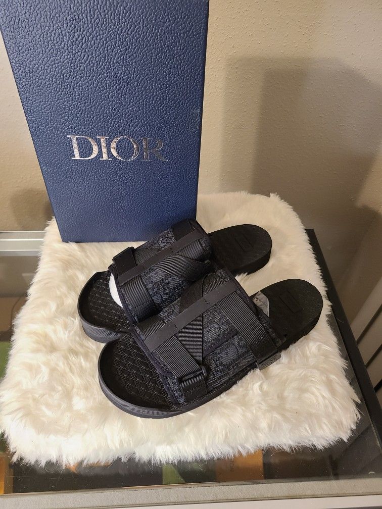 Dior Alpha Sandal
Black Dior Oblique Jacquard New