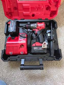 Milwaukee M18 Fuel 1/2 DRILL/DRIVER AND HAMMER DRILL