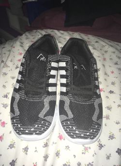 $10 SHOES! BOY SIZE 6!