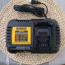 Dewalt DCB1106 20V 6 Amp Battery fast Charger
