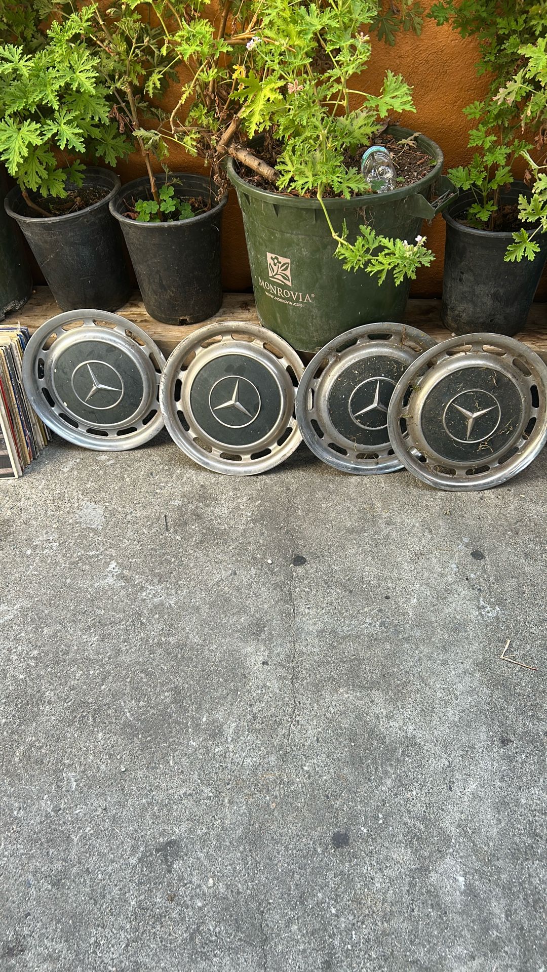 Mercedes Benz rim covers