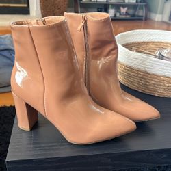 Size 8 Women’s Low top Leather Boots 