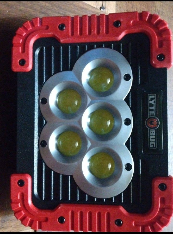 THE LYTE BUG - TACTICAL FLASHLIGHT