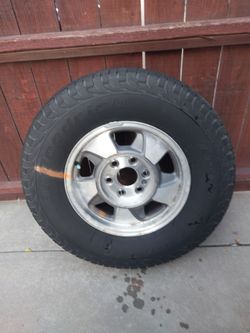 2000 GM 16 inch oem wheels and tires. About  80 % thread left on the bfgoodrich 265 70 16 tires.$375.