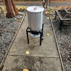 30 qt  turkey fryer $80
