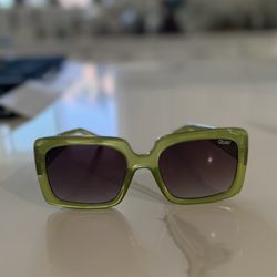 QUAY GREEN SUNGLASSES