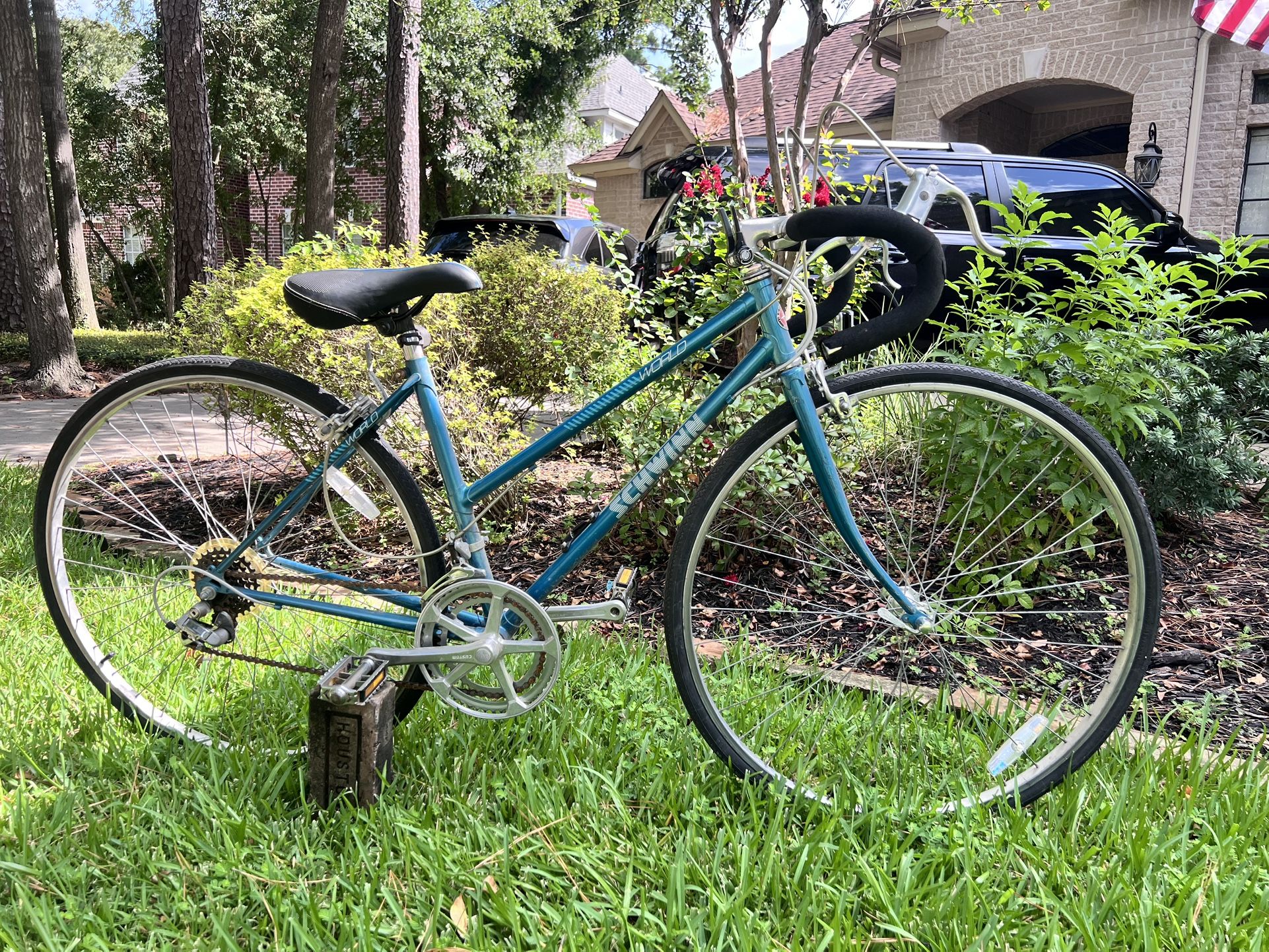 Women’s Schwinn Road Bike
