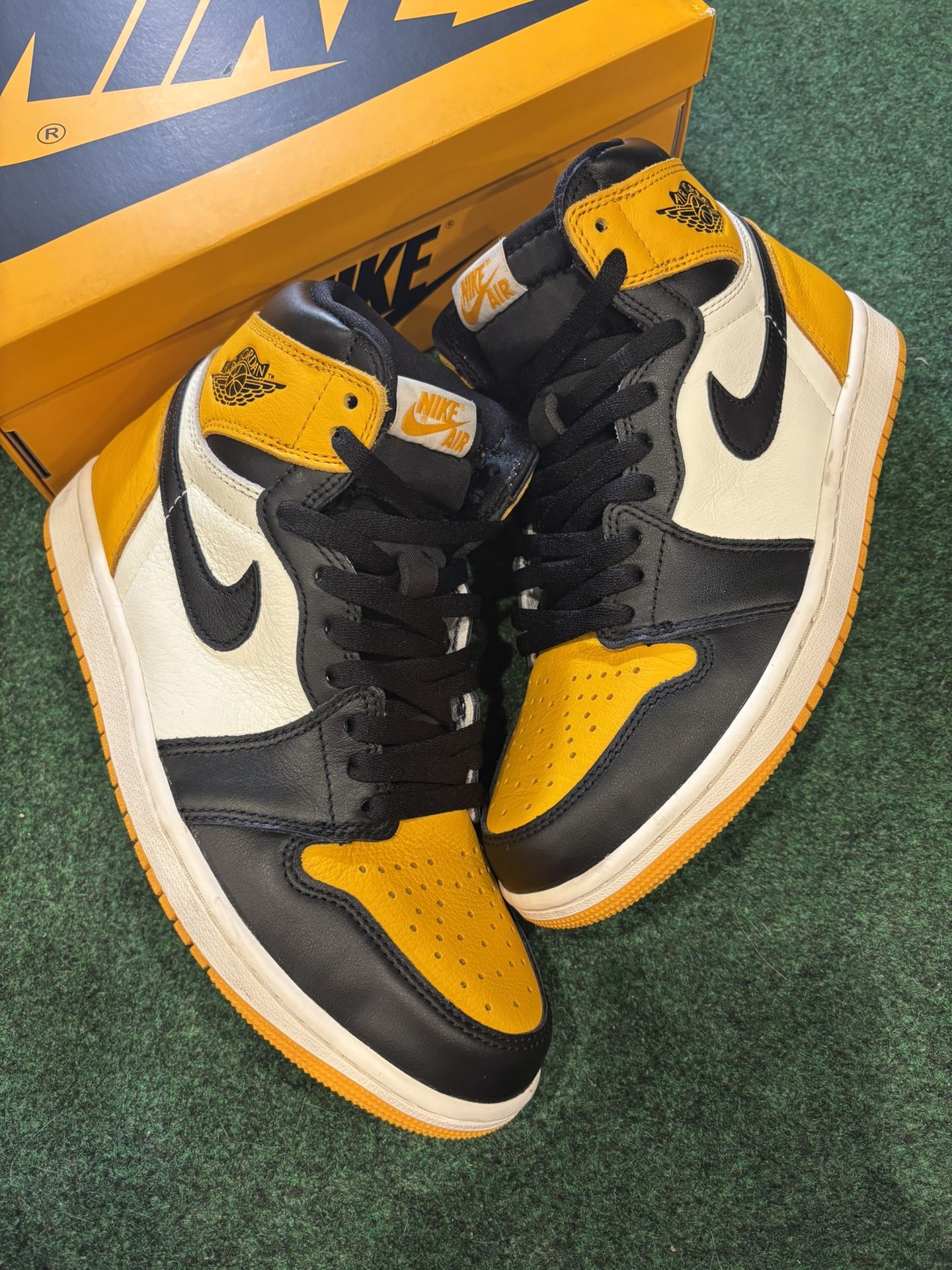 JORDAN 1 HIGH TAXI SIZE 8.5