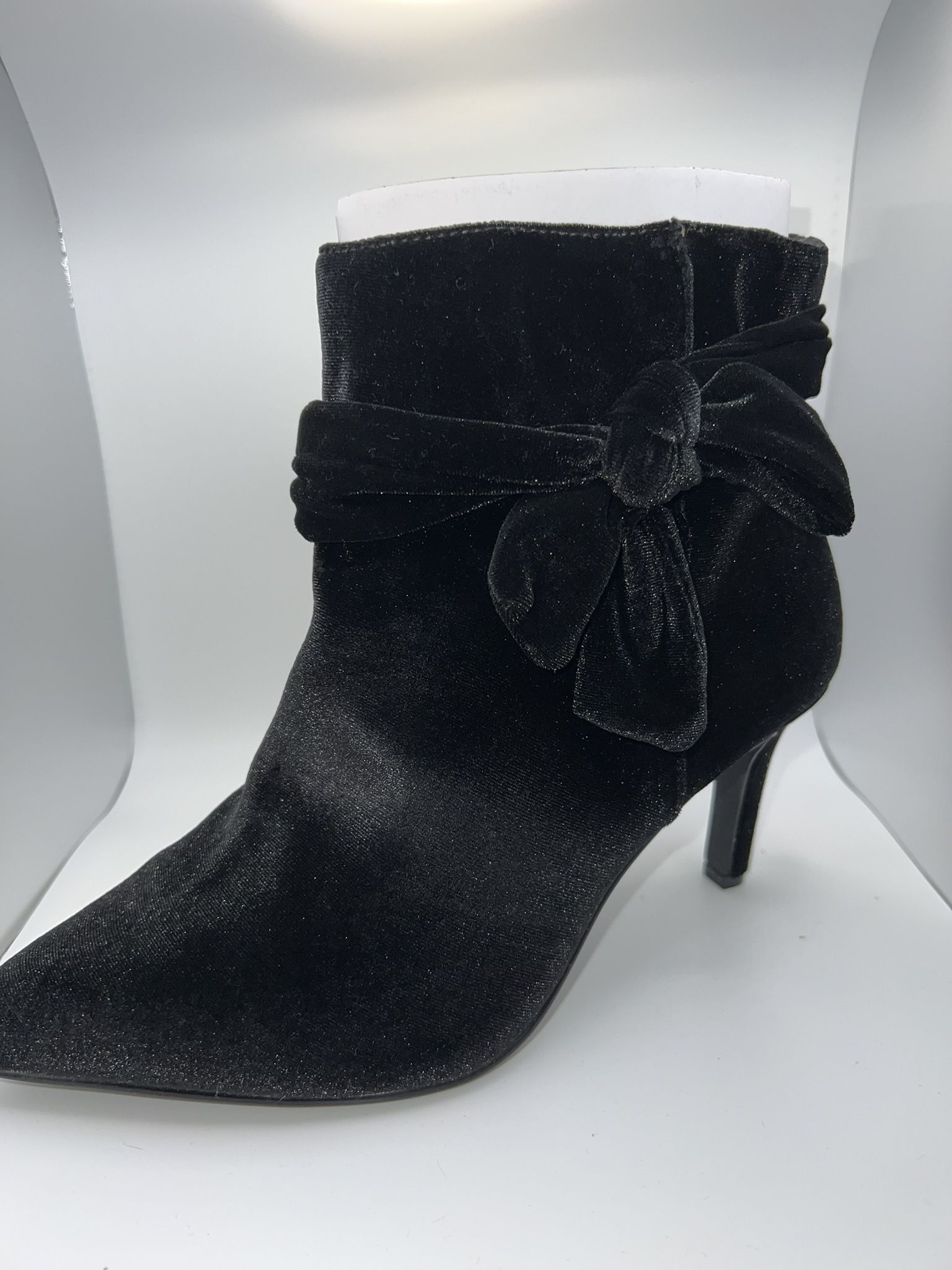 Torrid Black Velvet Pointed Bootie - Size 8 WW