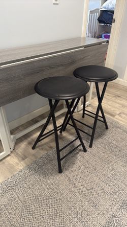 2 bar stools