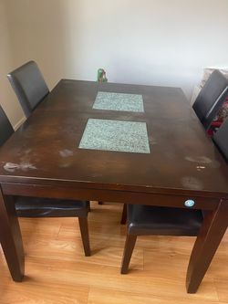 Dinning room 4 chairs