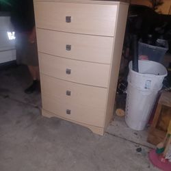 Dresser Excellent  Condition. Drawers on sliders easy open