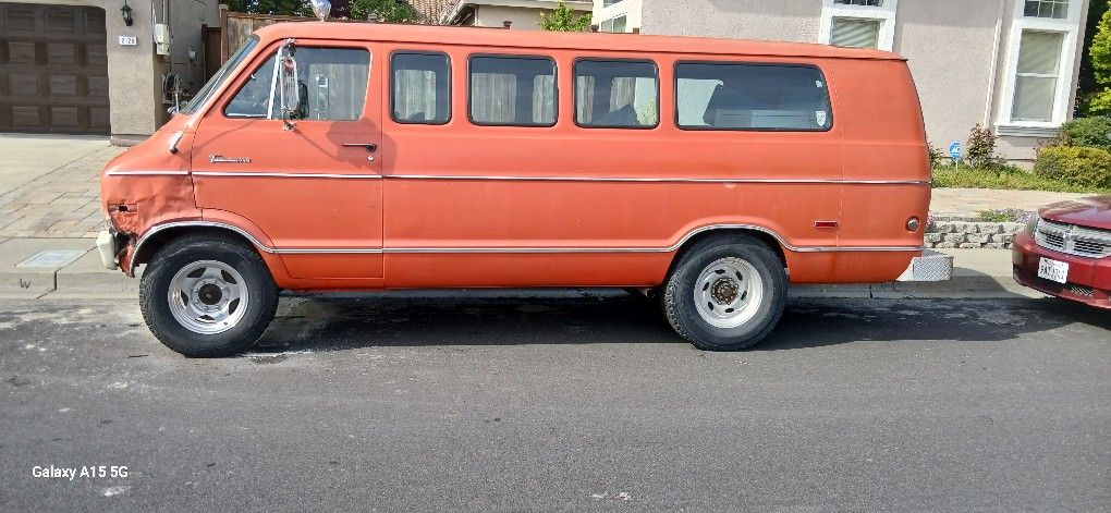 71 Dodge Tradesman 300 $3500