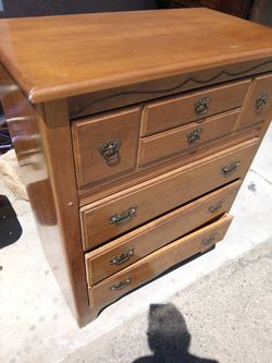 Vintage Beautiful Maple Wood Dresser 
