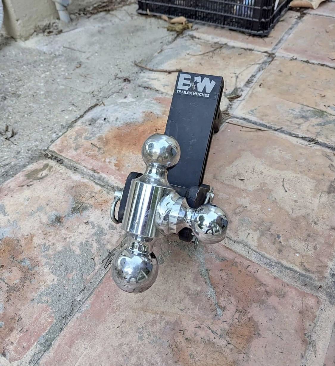 B&W Tow and Stow Triple Hitch