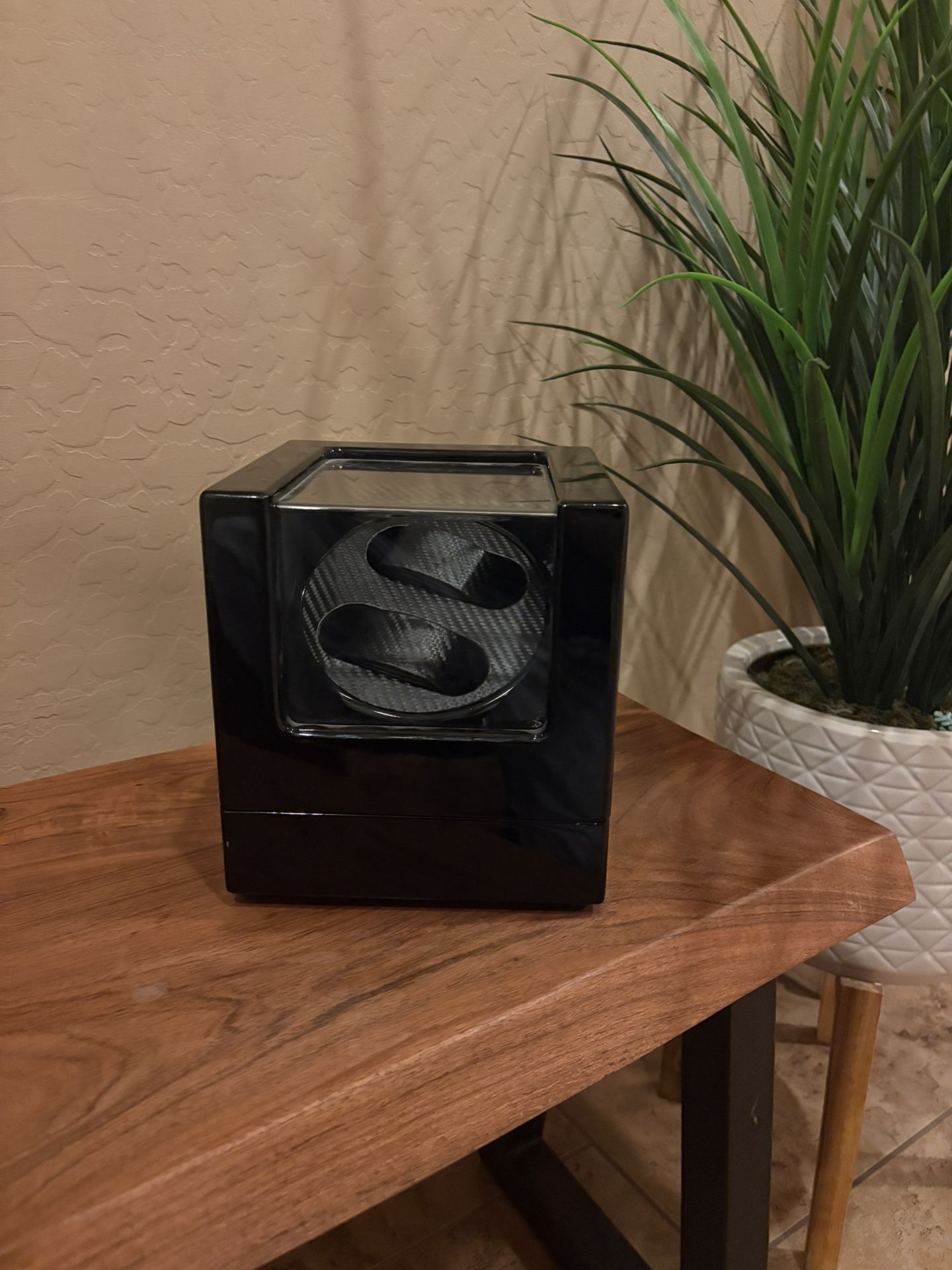 Luxury Dual Automatic Watch Winder – Carbon Fiber Finish