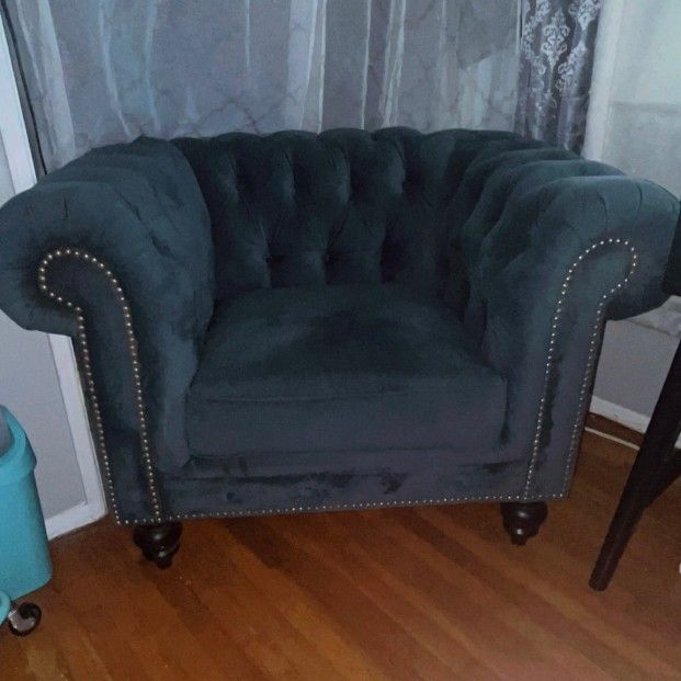 Abbyson Grand Chesterfield Velvet Armchair 