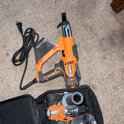 Ridgid 18v 1/2 in Hammer Drill & 3 in Collated Screwdriver Like New 
