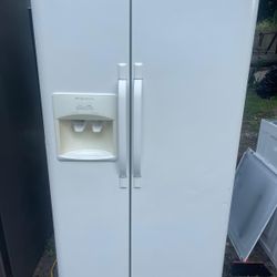 Refrigerator Frigidaire Color White 