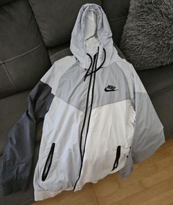 Nike Wind Breaker - Small Adults