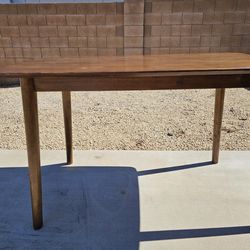 Solid Wood Dining Table – Mid-Century Style