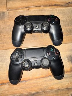 PS4 Controllers & Charger