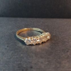 14K GOLD LADY'S DIAMOND RING SIZE APPROX 7-1/2