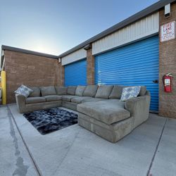 Couch L