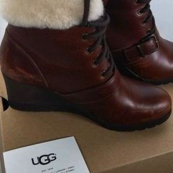 New UGG JANNEY STOUT WATERPROOF LEATHER ANKLE WEDGE BOOT US -  Size  WOMEN'S 6.    